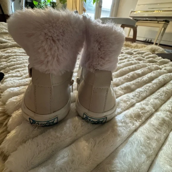 Blowfish Cream Boots with Cozy Lining - Picture 4 of 5